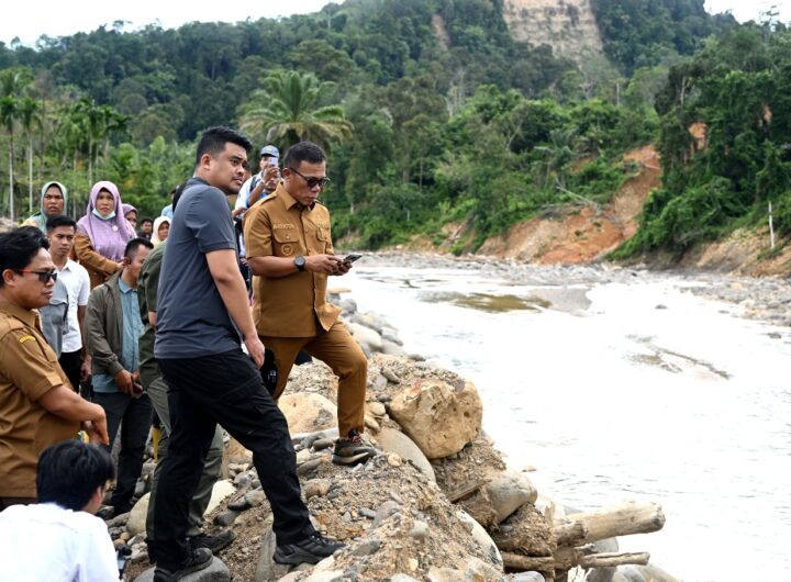 Percepat Rekonstruksi Pascabencana, Bobby Nasution Tinjau Tanggul Sungai Badiri