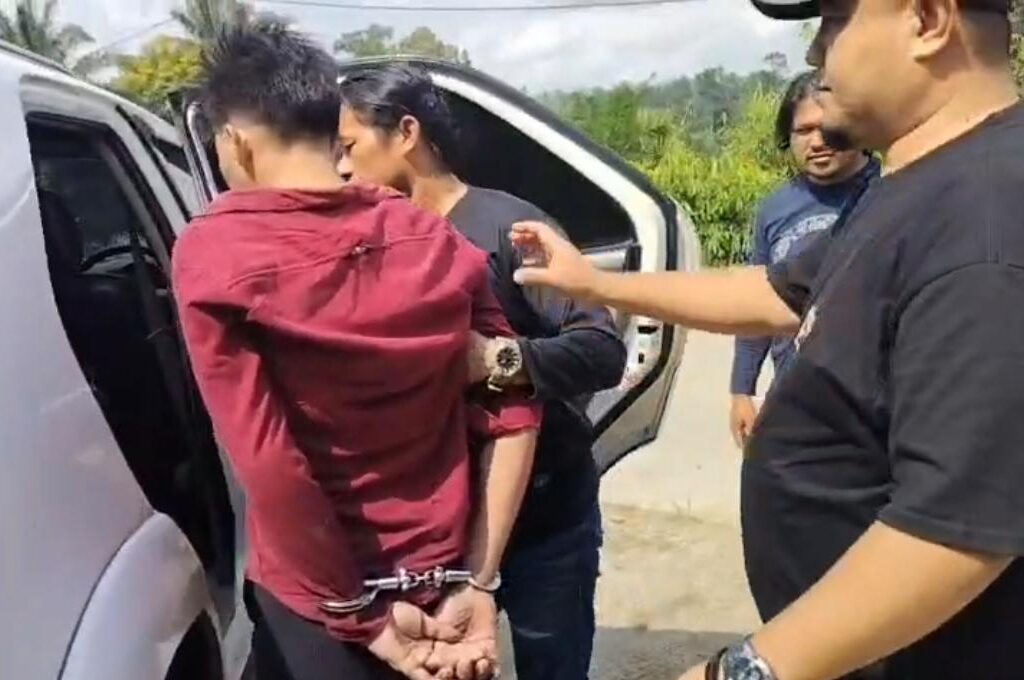 Sadis! Diburu Sampai Jambi, Viral Begal Bersenjata Parang di Angkot Morina 81 Akhirnya Ditangkap