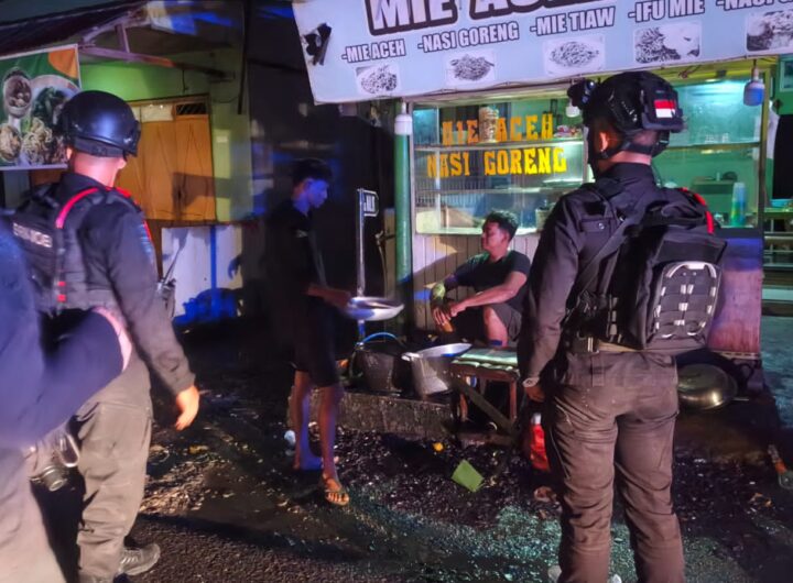 Patroli Malam, Polda Sumut Temukan Parang dan Meja Pemalang Jalan