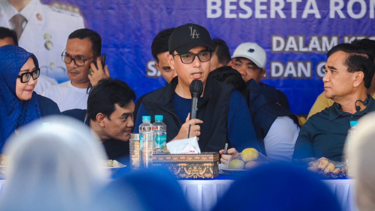 Rico Waas Pastikan Layanan e-KTP Cukup di Kecamatan Untuk Pangkas Birokrasi