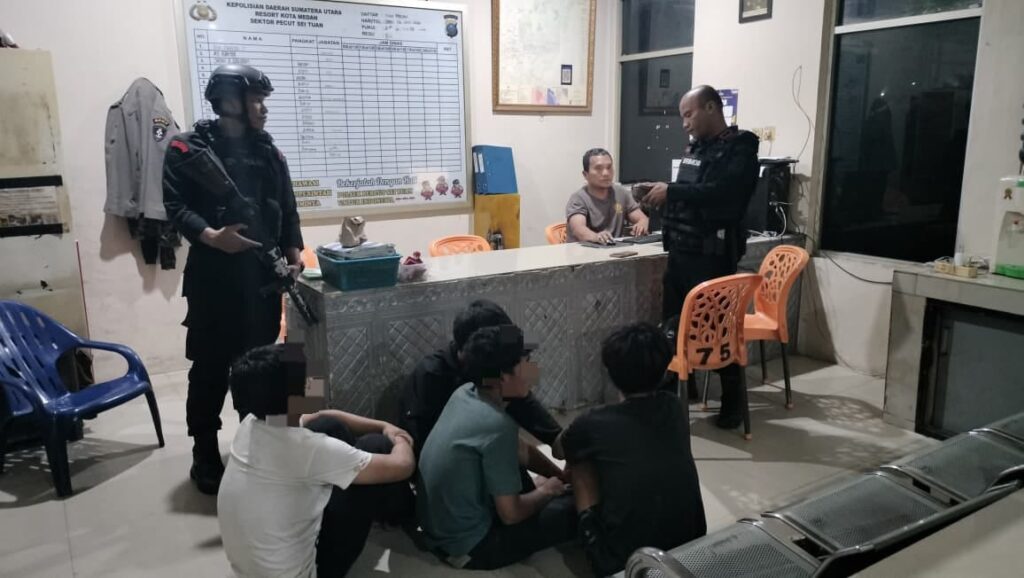 Brimob Polda Sumut Amankan Pemuda Tawuran dan Dua Kelewang