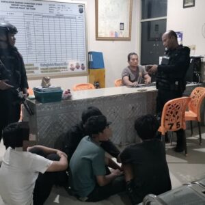 Brimob Polda Sumut Amankan Pemuda Tawuran dan Dua Kelewang