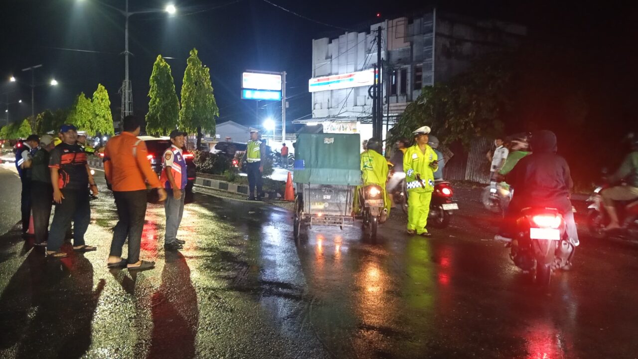 Drainase Tersumbat, Jalan Soekarno-Hatta Binjai Terendam Hingga 70 Cm