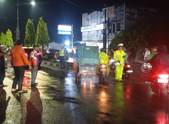 Drainase Tersumbat, Jalan Soekarno-Hatta Binjai Terendam Hingga 70 Cm