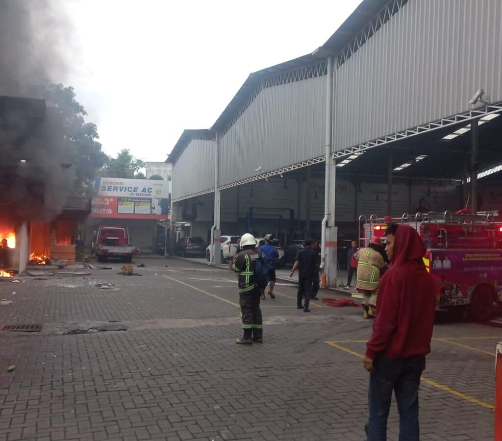 Mesin Laundry Bengkel Sehat Mobil Jalan Sei Batang Hari Terbakar