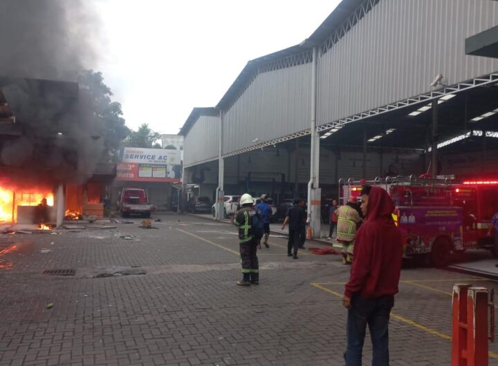 Mesin Laundry Bengkel Sehat Mobil Jalan Sei Batang Hari Terbakar