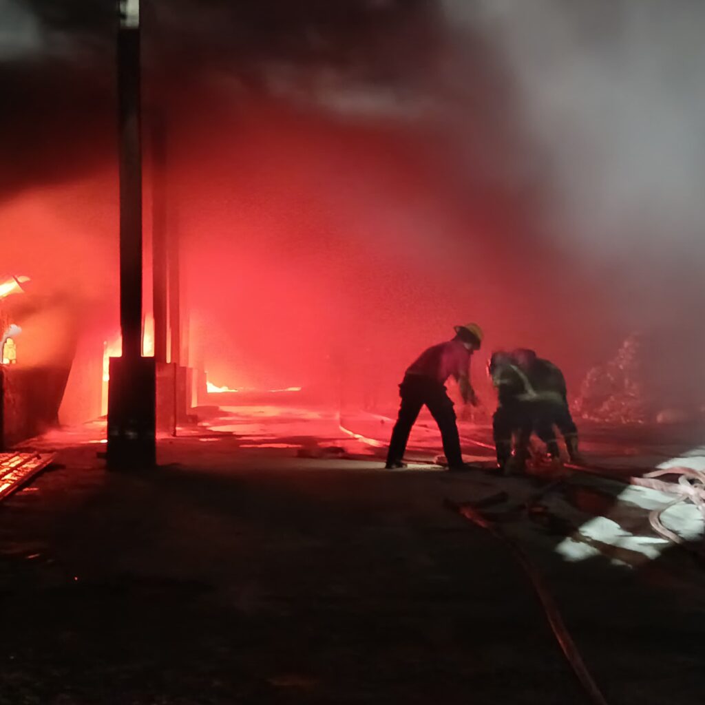 Pabrik Mainan di Medan Johor Terbakar, Asap Hitam Masih Membumbung