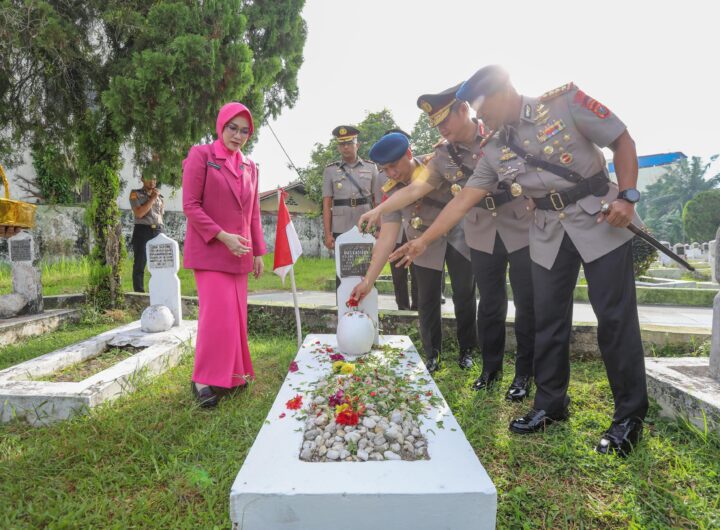 Sambut HUT ke-80 Bhayangkara, Polda Sumut Ziarah ke TMP Medan