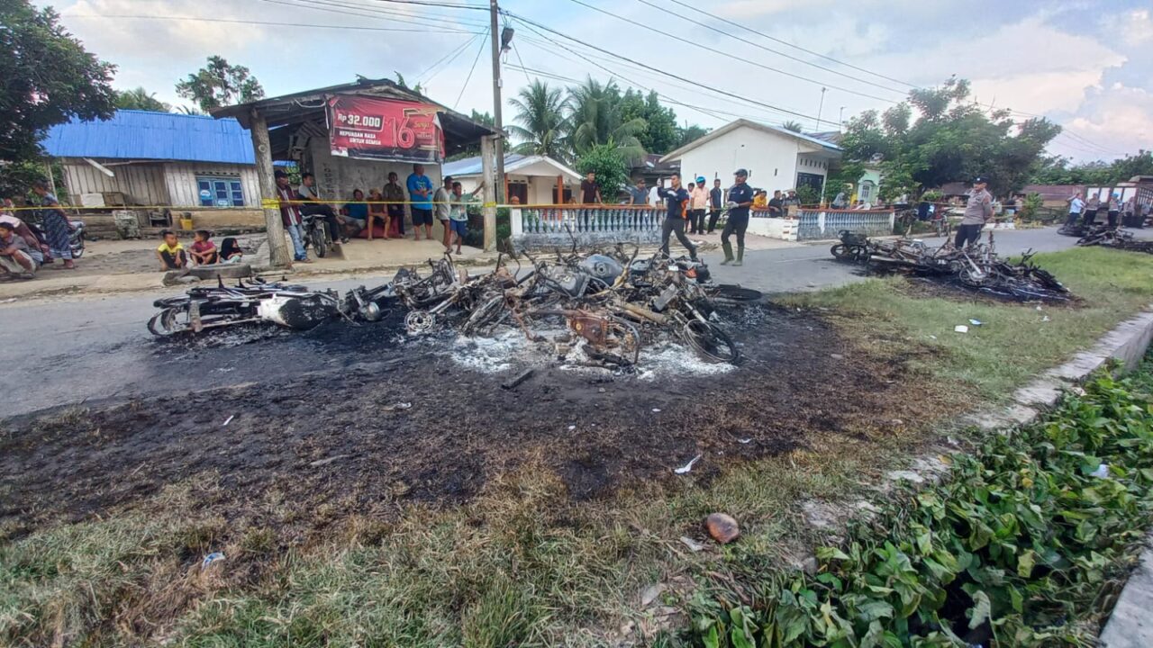 Bentrok Mencekam di Areal PT Bridgestone di Sergai Berujung Pembakaran