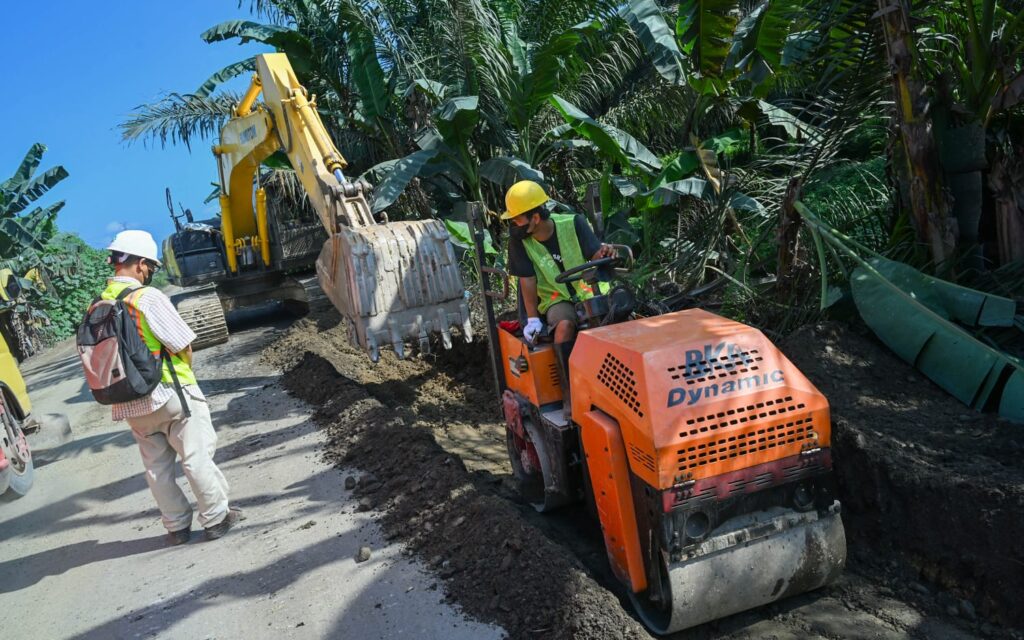 Puluhan Tahun Rusak, Jalan Aek Nabara–Tanjung Elang Mulai Diperbaiki Pemprov Sumut