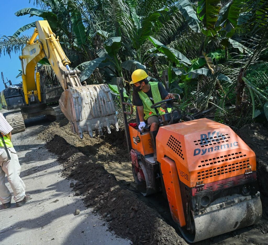 Puluhan Tahun Rusak, Jalan Aek Nabara–Tanjung Elang Mulai Diperbaiki Pemprov Sumut
