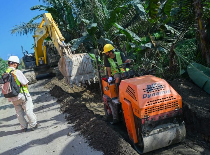 Puluhan Tahun Rusak, Jalan Aek Nabara–Tanjung Elang Mulai Diperbaiki Pemprov Sumut
