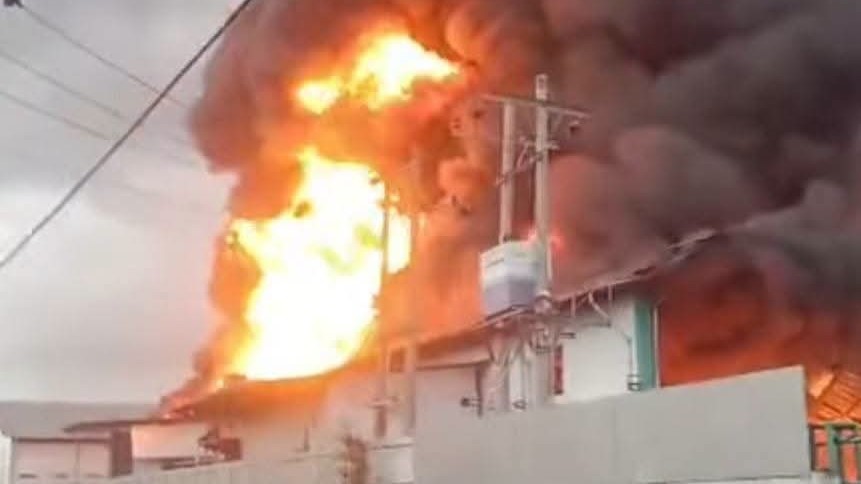 Pabrik Sepatu Yumeida di Sunggal Terbakar