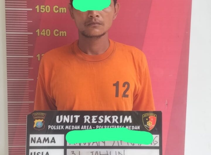 Pria Ini Curi HP saat Pemiliknya Tidur