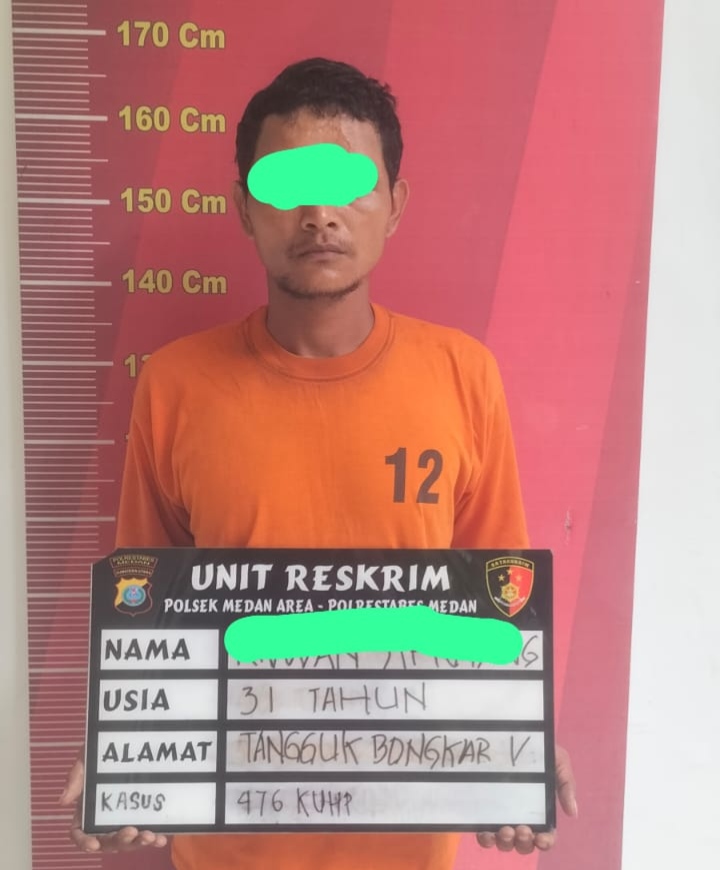 Pria Ini Curi HP saat Pemiliknya Tidur