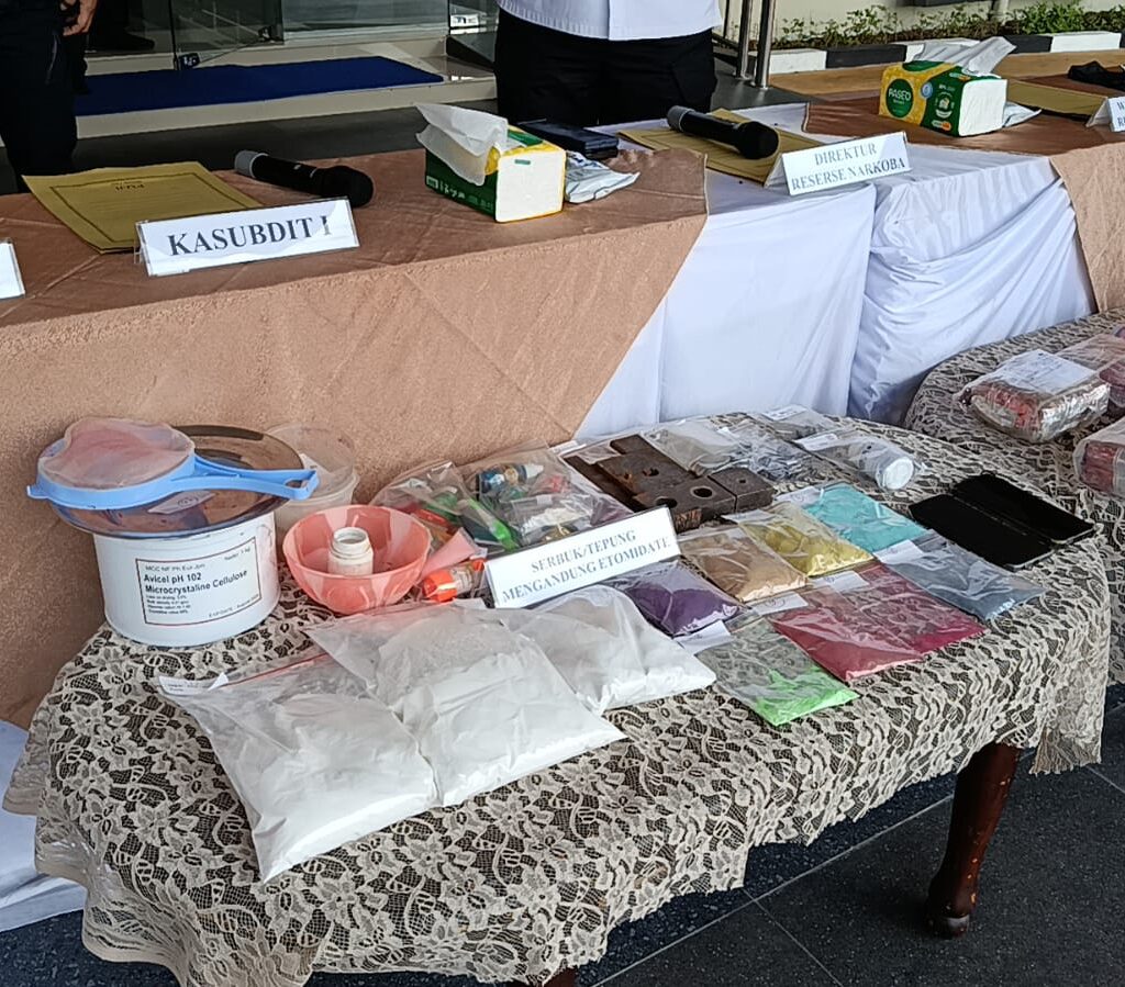 Pasutri Produksi Ekstasi Rumahan di Jalan Mangkubumi