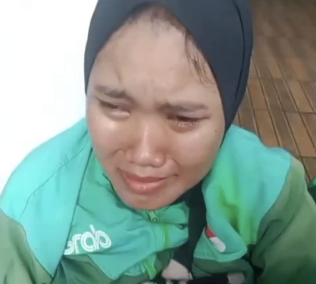 Wanita Driver Ojol Disabilitas Ditabrak Angkot di Jalan Jamin Ginting, Motornya Dicuri
