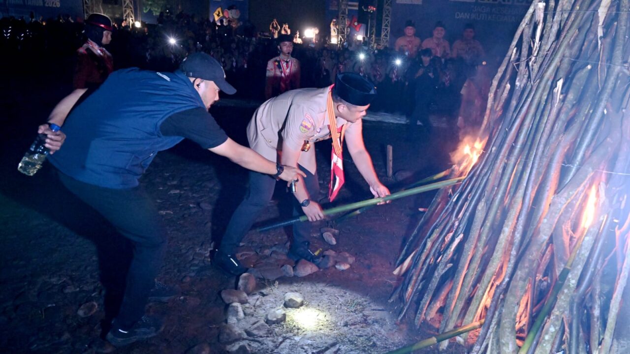 Bobby Nasution Berkemah Bersama Ribuan Pramuka Sumut, Api Unggun Jadi Simbol Persatuan