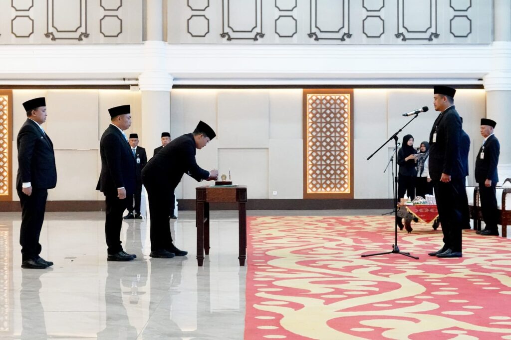 Lantik 8 Pejabat Eselon II, Gubernur Sumut: Ciptakan Program yang Dorong Pertumbuhan Ekonomi