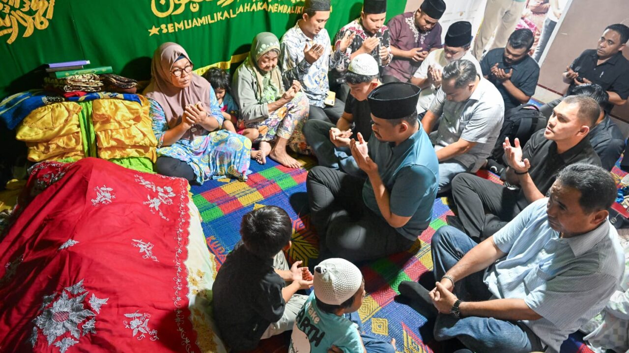 Melayat ke Rumah Duka Nelayan di Nisel, Bobby Nasution Kuliahkan dan Siapkan Pekerjaan Anak Almarhum