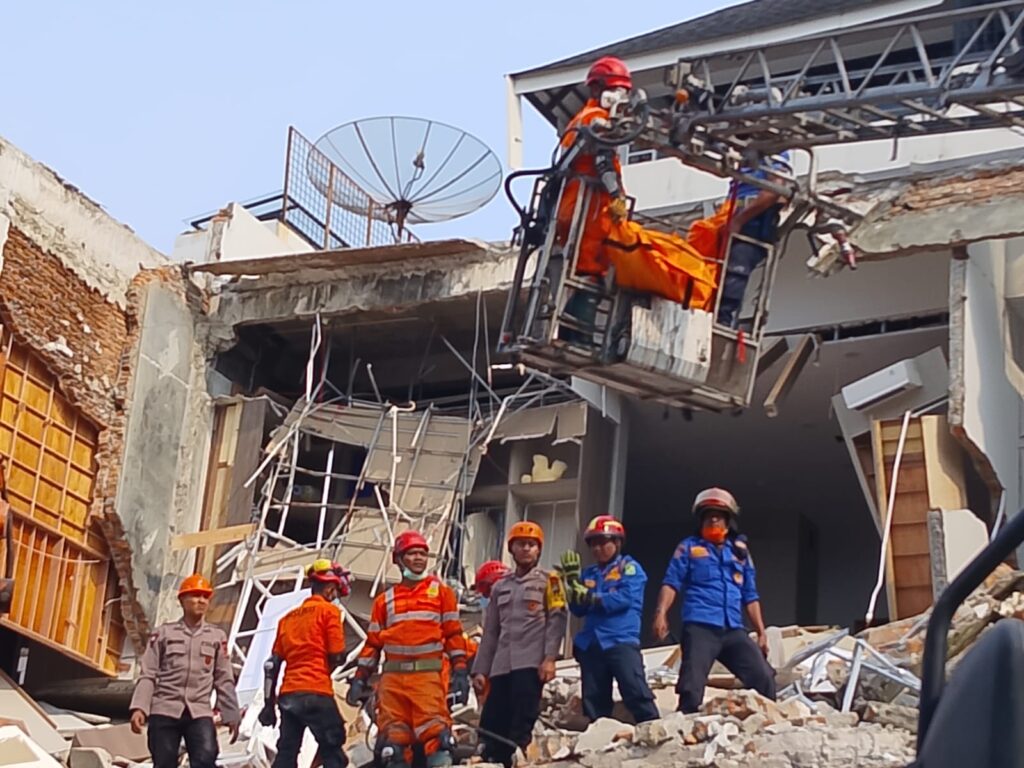 Lagi, Tim SAR Temukan Korban Tewas yang Ketiga Akibat Ledakan Rumah Mewah Grand Polonia