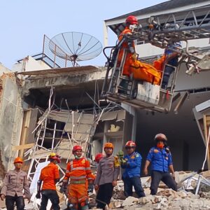 Lagi, Tim SAR Temukan Korban Tewas yang Ketiga Akibat Ledakan Rumah Mewah Grand Polonia