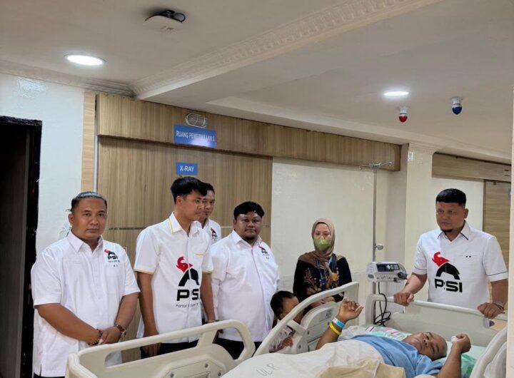 Tak Cuma Bicara Politik, PSI Binjai Turun Tangan Bantu Korban Pohon Tumbang