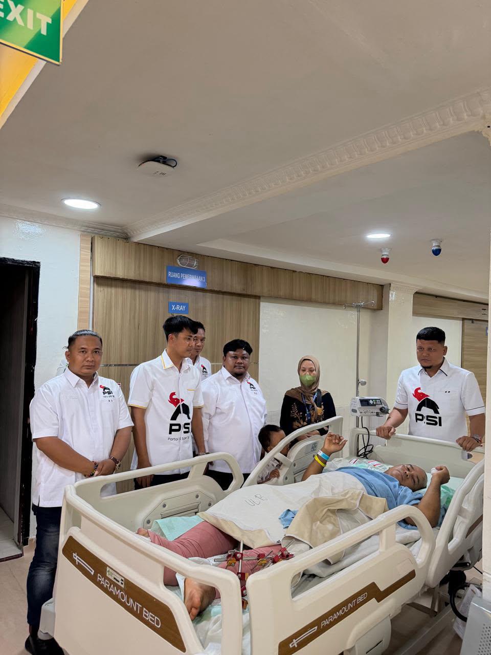 Tak Cuma Bicara Politik, PSI Binjai Turun Tangan Bantu Korban Pohon Tumbang