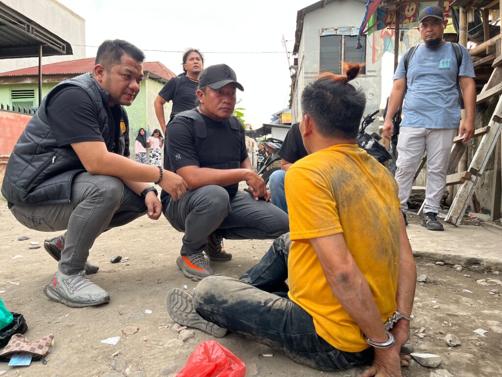 Gerebek Sarang Narkoba di Bantaran Rel KA Medan-Kualanamu, Polisi Amankan Pengedar, 3 Kg Ganja dan Sabu