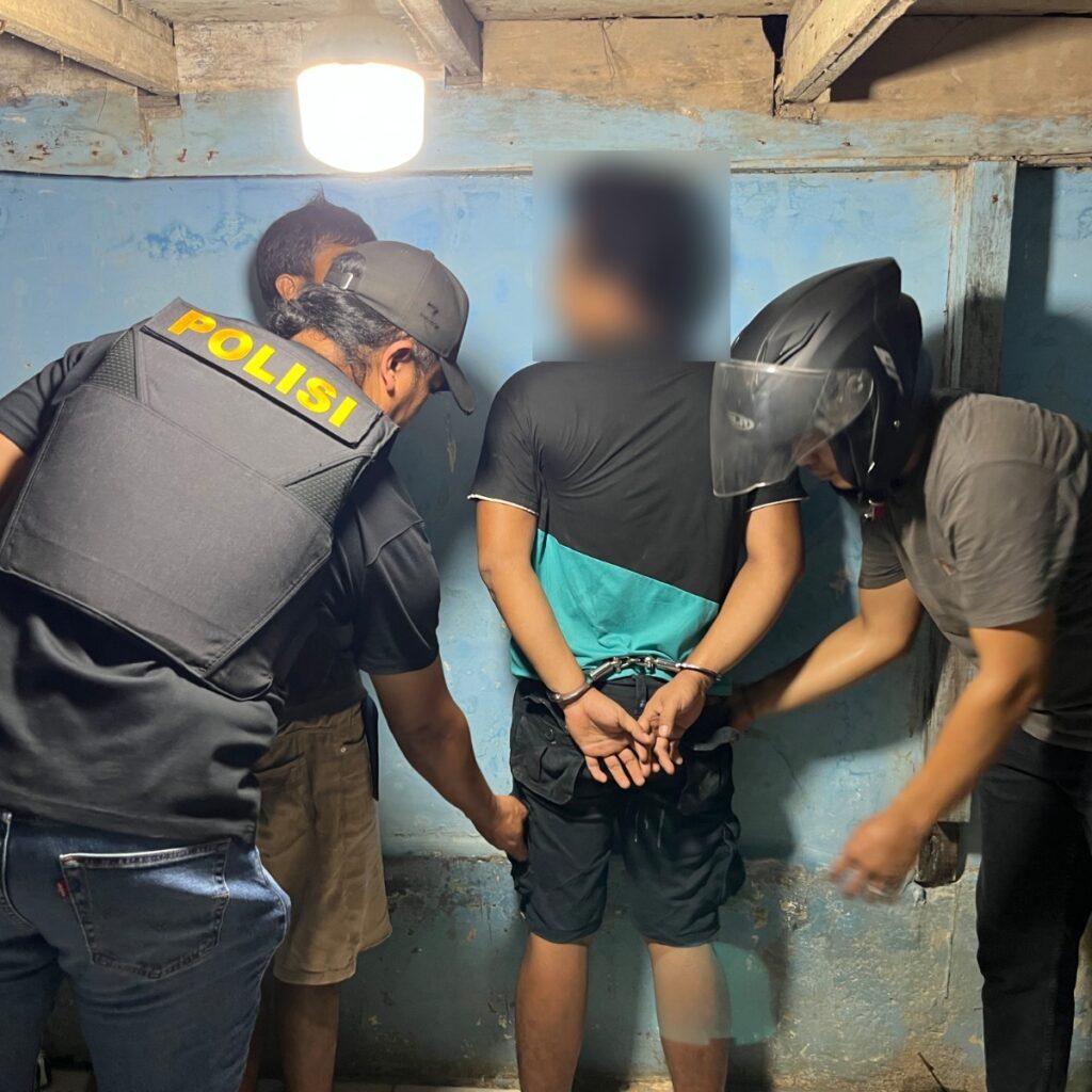 Polisi Gerebek Rumah di Bantaran Sungai Deli, IRT Diduga Bandar Sabu Ditangkap