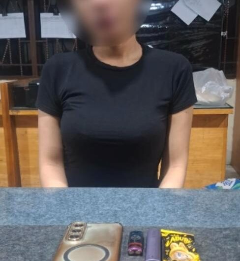 Wanita Cantik Pengedar Pod Getar Ditangkap Saat Transaksi di Parkiran Hotel 