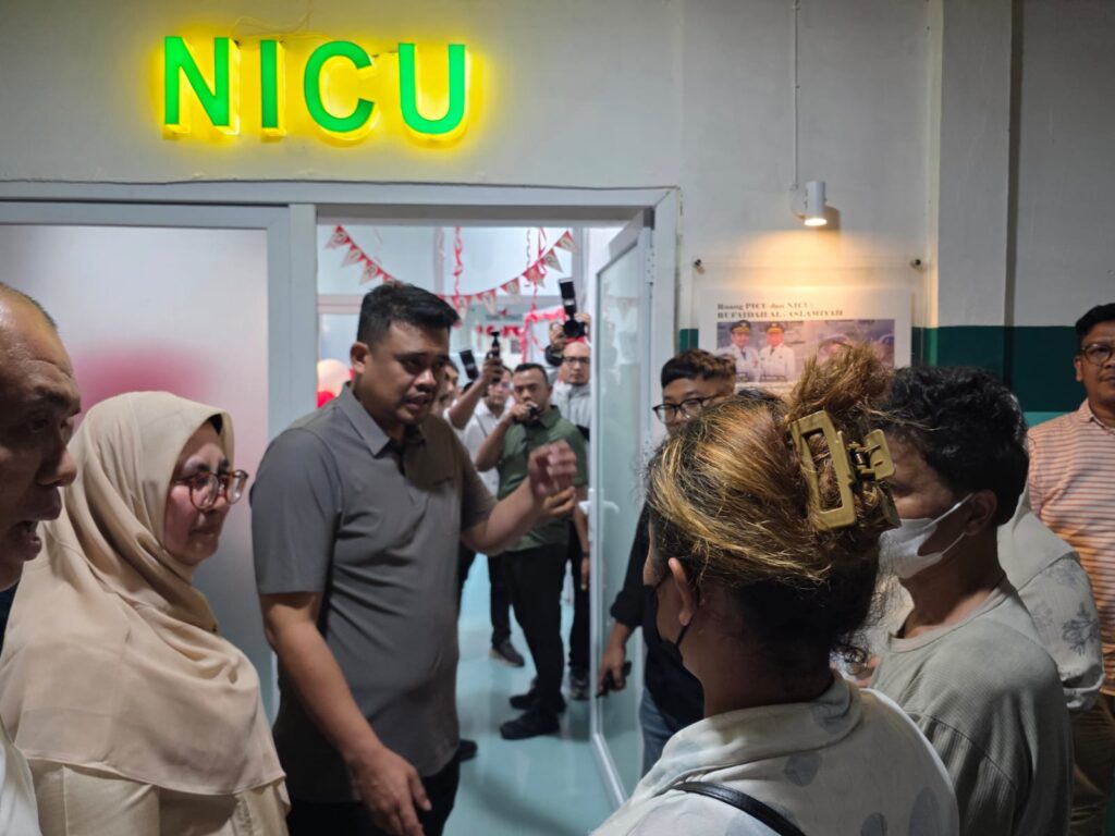 Bobby Nasution Jenguk Siswi SMKN 1 Berastagi yang Dirawat Intensif, Minta Kasus MBG Tak Berulang