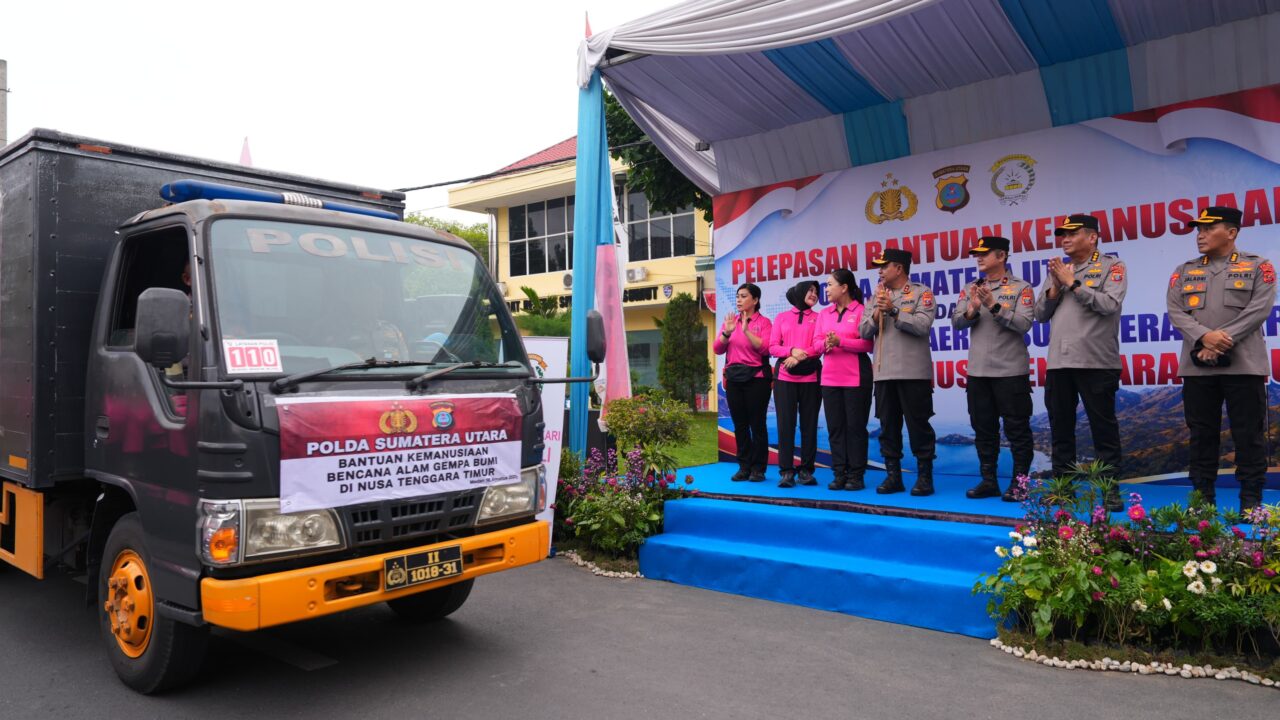 Tahap Pertama, Polda Sumut Berangkatkan 25 Ton Bantuan Kemanusiaan untuk Korban Gempa NTT