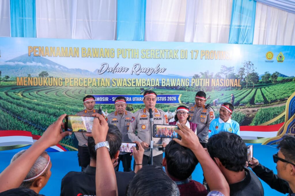 Polda Sumut Tanam Bawang Serentak di Samosir, Targetkan Panen 60 Ton Lebih