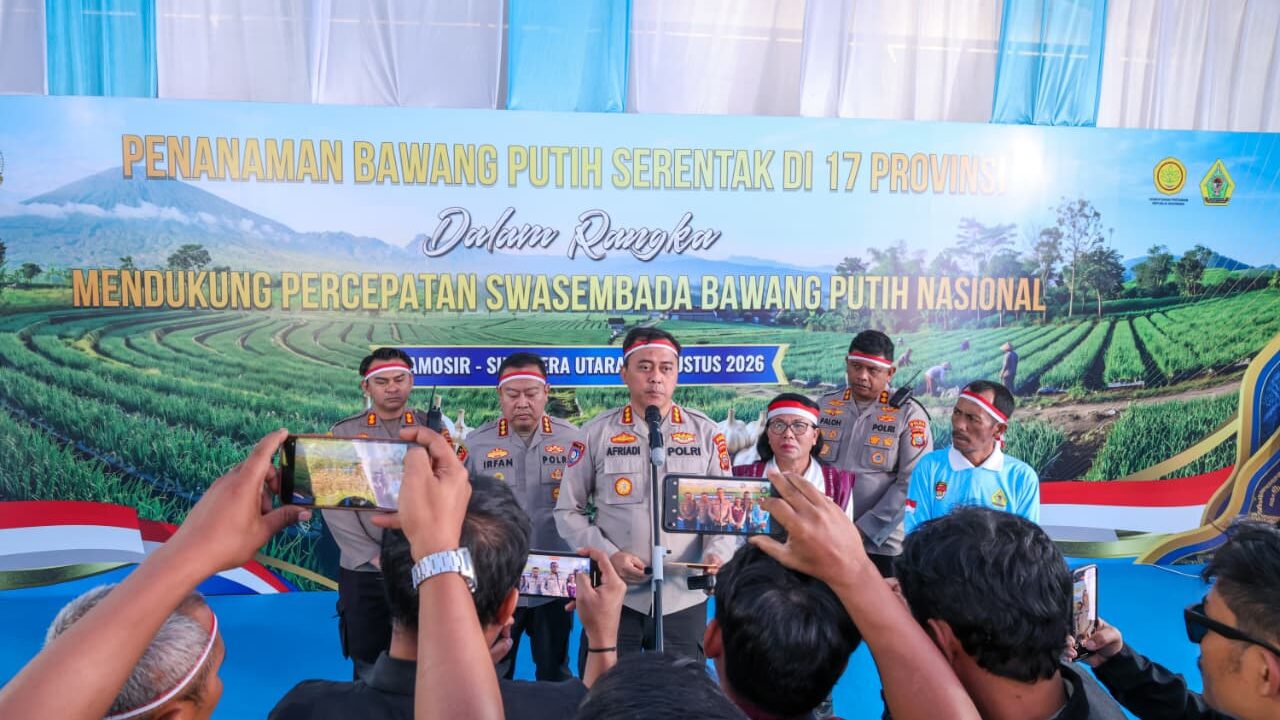 Polda Sumut Tanam Bawang Serentak di Samosir, Targetkan Panen 60 Ton Lebih