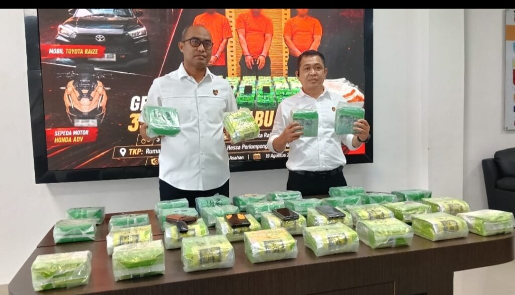 Paman dan Ponakan Kompak Bawa 35 Kg Sabu dari Tanjung Balai