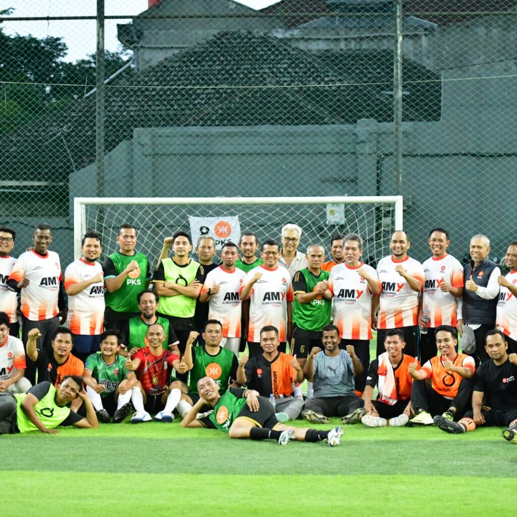 Main Mini Soccer Bareng Jurnalis Medan, Presiden PKS: Kita Harus Sehat Untuk Terus Berkarya Bagi Bangsa