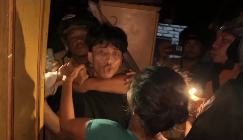 Pengedar Sabu Sembunyi di Kolong Tempat Tidur Ditangkap, Keluarga Sempat Halangi Petugas