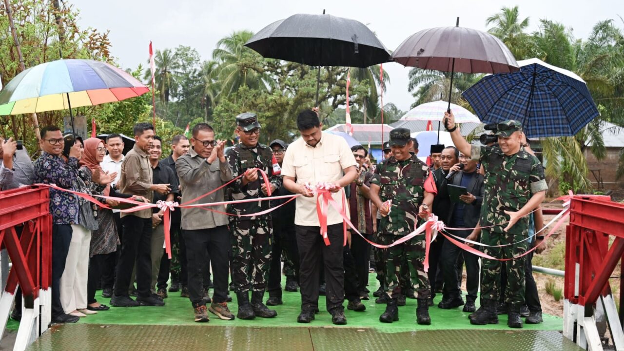 Resmikan Jembatan Bailey di Tapteng, Bobby Nasution Janji Beri Modal Usaha untuk Warga