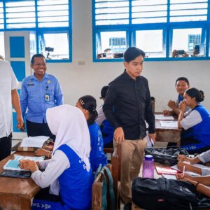 Bobby Nasution Dampingi Wapres Gibran Tinjau Progres Rehabilitasi dan Rekonstruksi SMAN 1 Barus