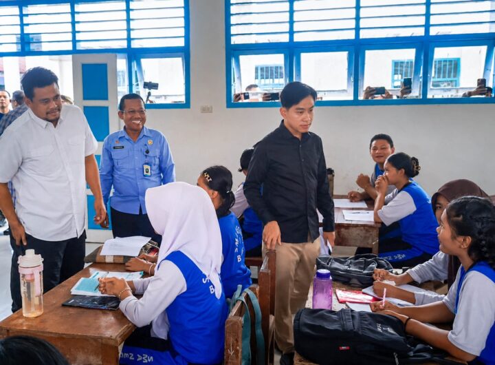 Bobby Nasution Dampingi Wapres Gibran Tinjau Progres Rehabilitasi dan Rekonstruksi SMAN 1 Barus
