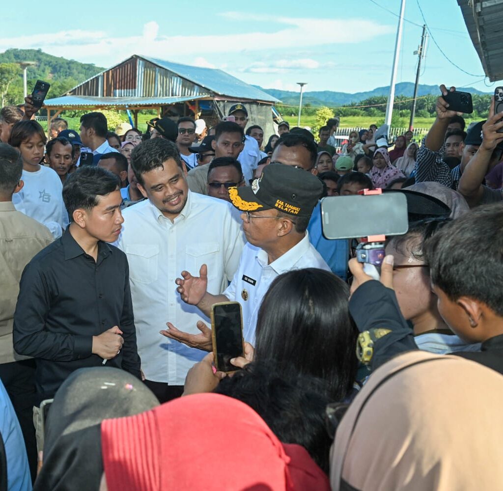 Kunjungi Huntara Tapsel, Wapres Gibran dan Gubernur Sumut Pastikan Huntap Segera Dibangun