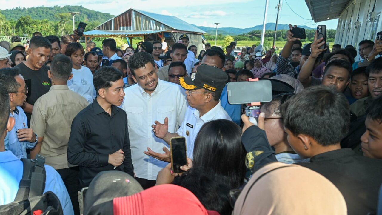 Kunjungi Huntara Tapsel, Wapres Gibran dan Gubernur Sumut Pastikan Huntap Segera Dibangun