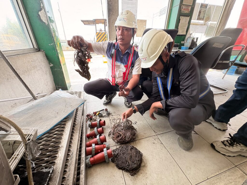 Komplotan Rayap Besi Curi Kabel dari Kapal Kargo, Pelaku Diburu
