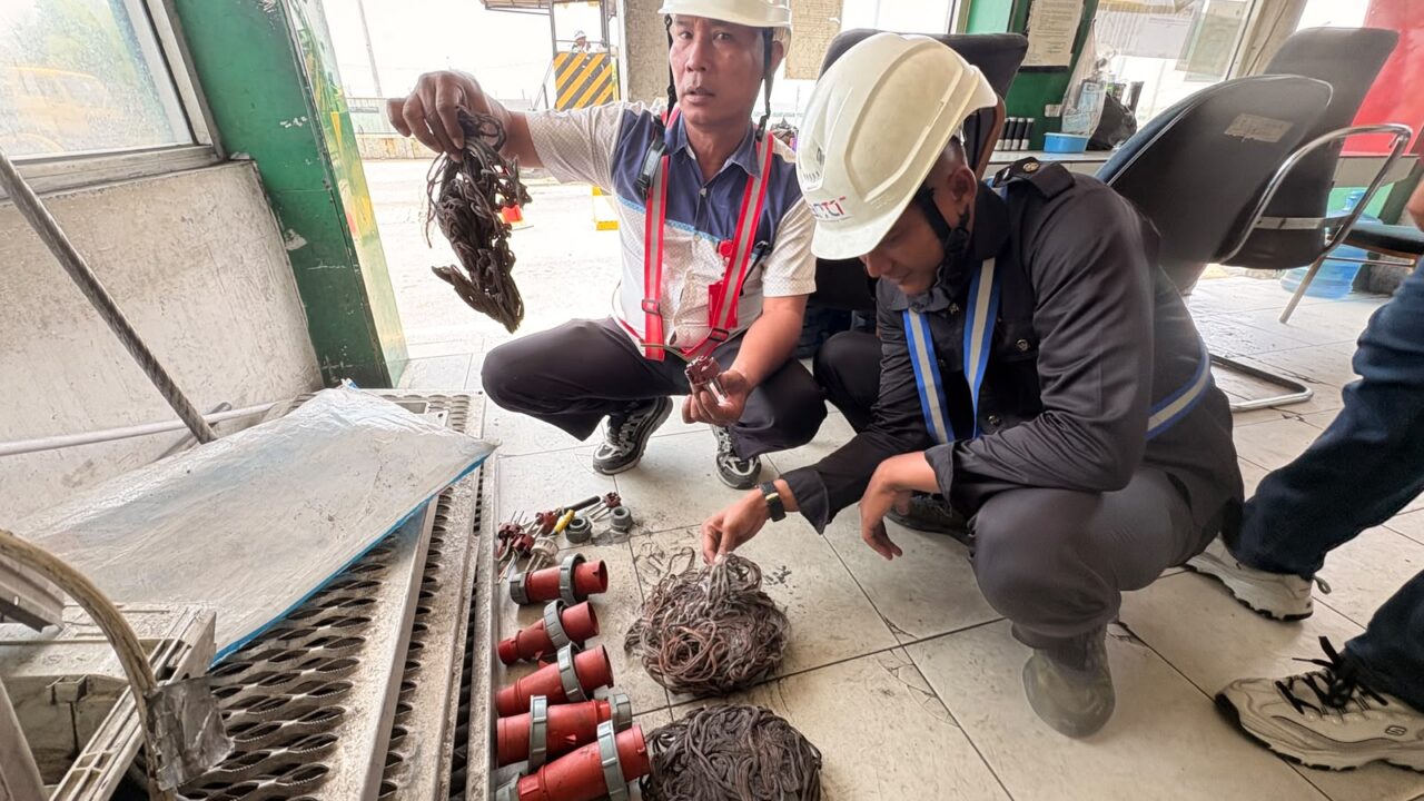 Komplotan Rayap Besi Curi Kabel dari Kapal Kargo, Pelaku Diburu