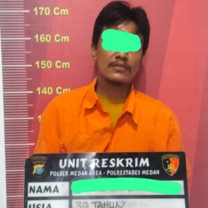 Pura-pura Bantu Turunkan Anak, Jukir Curi Tas IRT di Depan Apotek