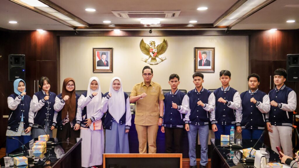 Bawa Nama Indonesia, Rico Waas Lepas 10 Pelajar Medan ke Ipoh Malaysia