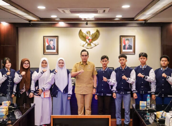 Bawa Nama Indonesia, Rico Waas Lepas 10 Pelajar Medan ke Ipoh Malaysia
