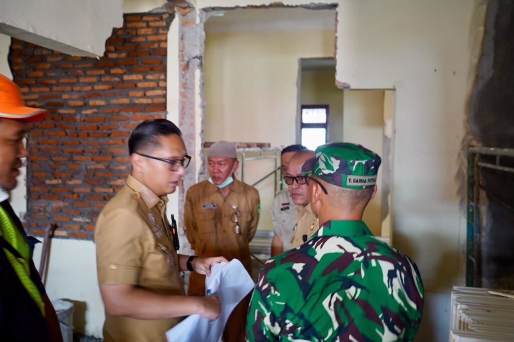 Rico Waas Tinjau Rehabilitasi Total Puskesmas Helvetia, Layani hingga 300 Pasien Sehari