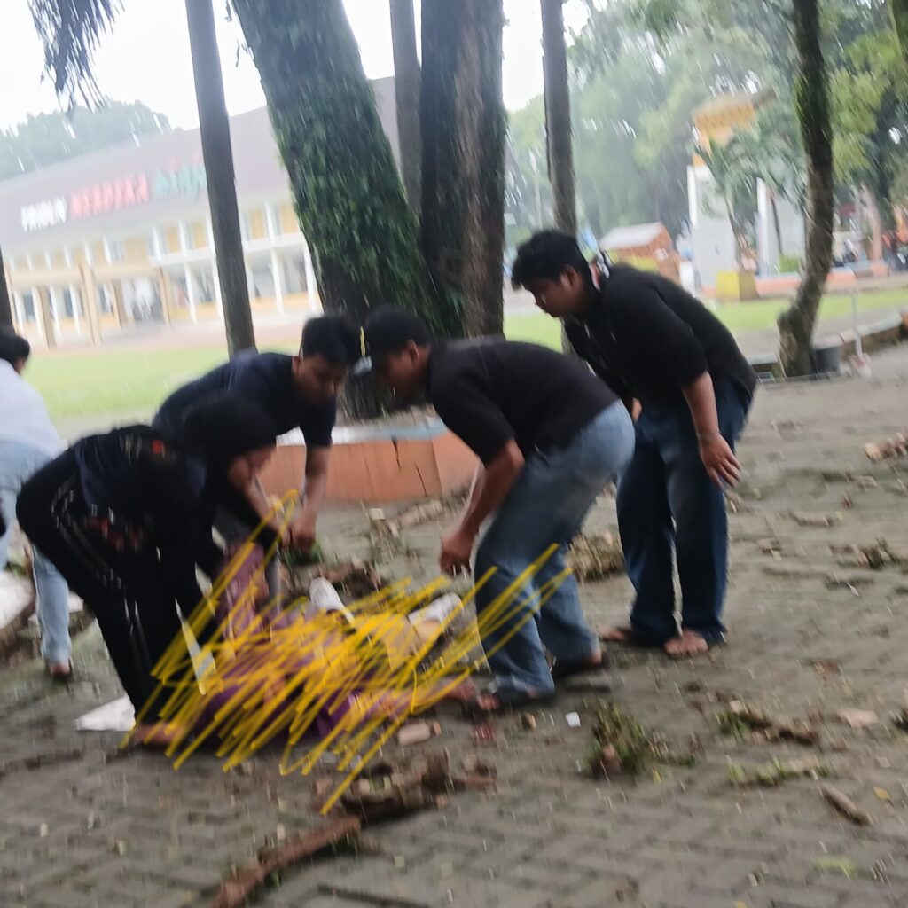 Akibat Angin Kencang, Pedagang Tewas Tertimpa Dahan Pohon di Lapangan Merdeka Binjai